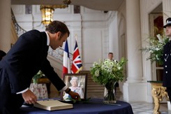 Świat żegna królową Elżbietę II, na jej cześć podświetlono wieżę Eiffla i pomnik Chrystusa Zbawiciela w Rio de Janeiro