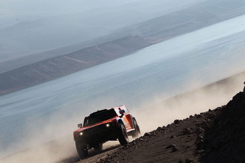 Dakar 2013: ciężarówka bez skrzyni, Małysz traci oddech (13. etap, wyniki, galeria)