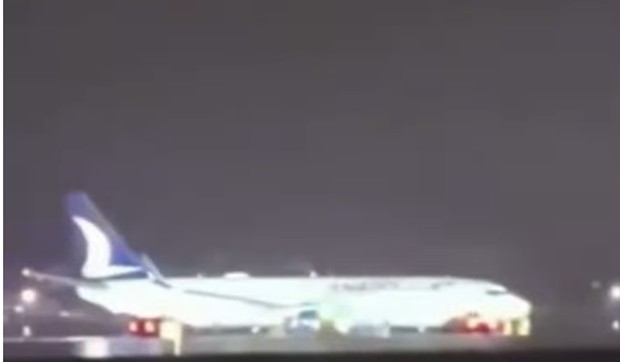 Avion izleteo sa piste