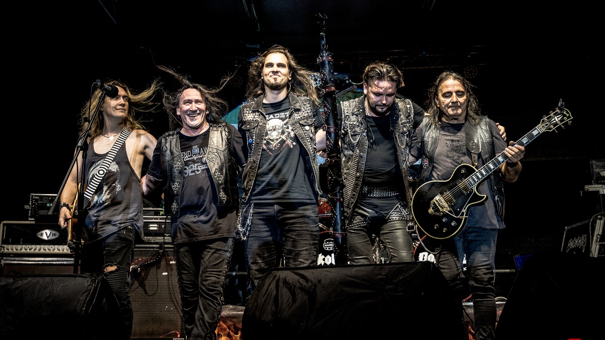 Emlékszik még a &#39;80-as évek legendás magyar heavy metal bandájára? – Újra tombol a tűz, megújulva tér vissza a Pokolgép! – videó