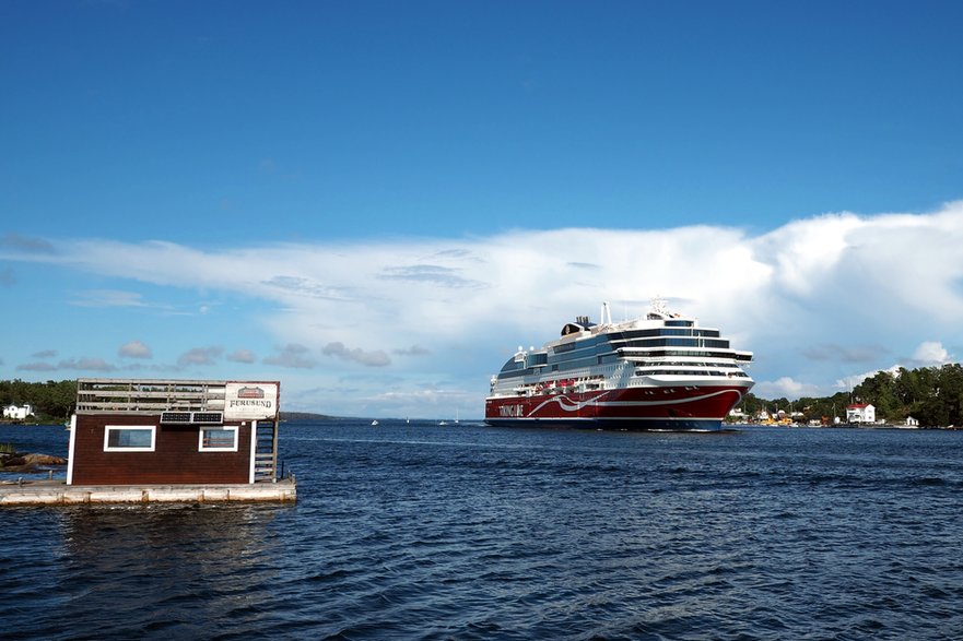 Archipelag Sztokholmu i prom płynący ze stolicy wysp alandzkich Maarianhaminy