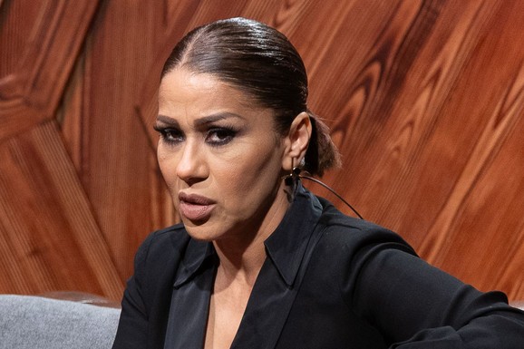 MINA KOSTIĆ DRASTIČNO PROMENILA IZGLED Ošišala se "na muško", evo kako sada izgleda