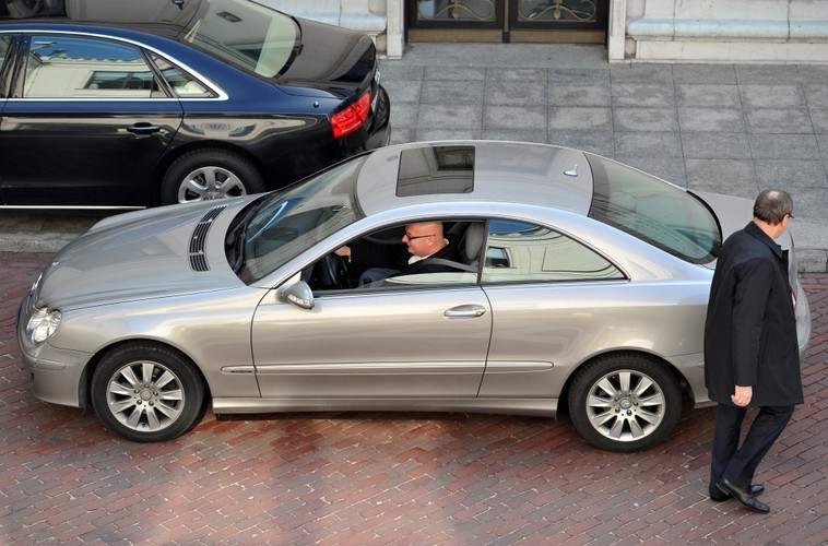 Michał Kaminski za kierownicą mercedesa CLK