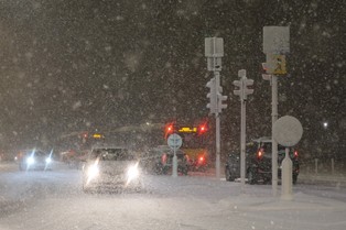 Burza śnieżna nad Warszawą. "Bardzo trudne warunki na drogach"