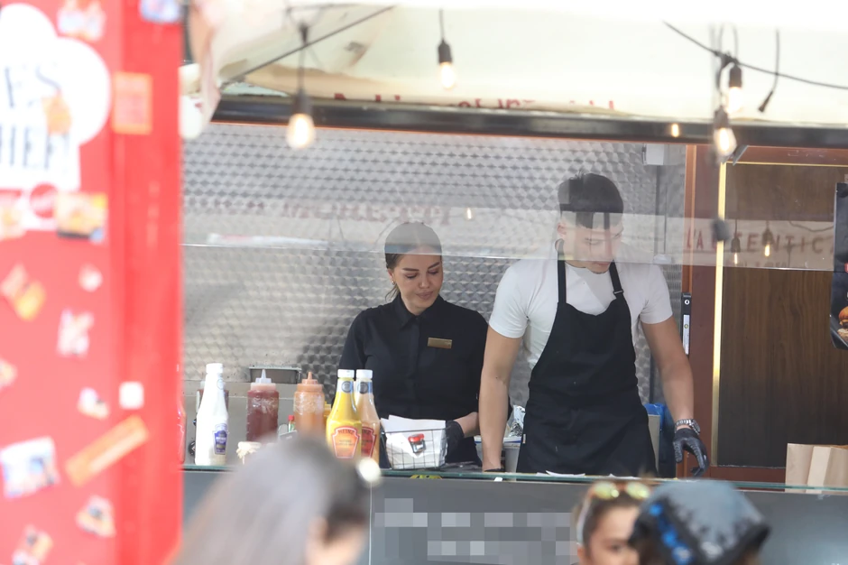 Nataša Rodić prodaje burgere