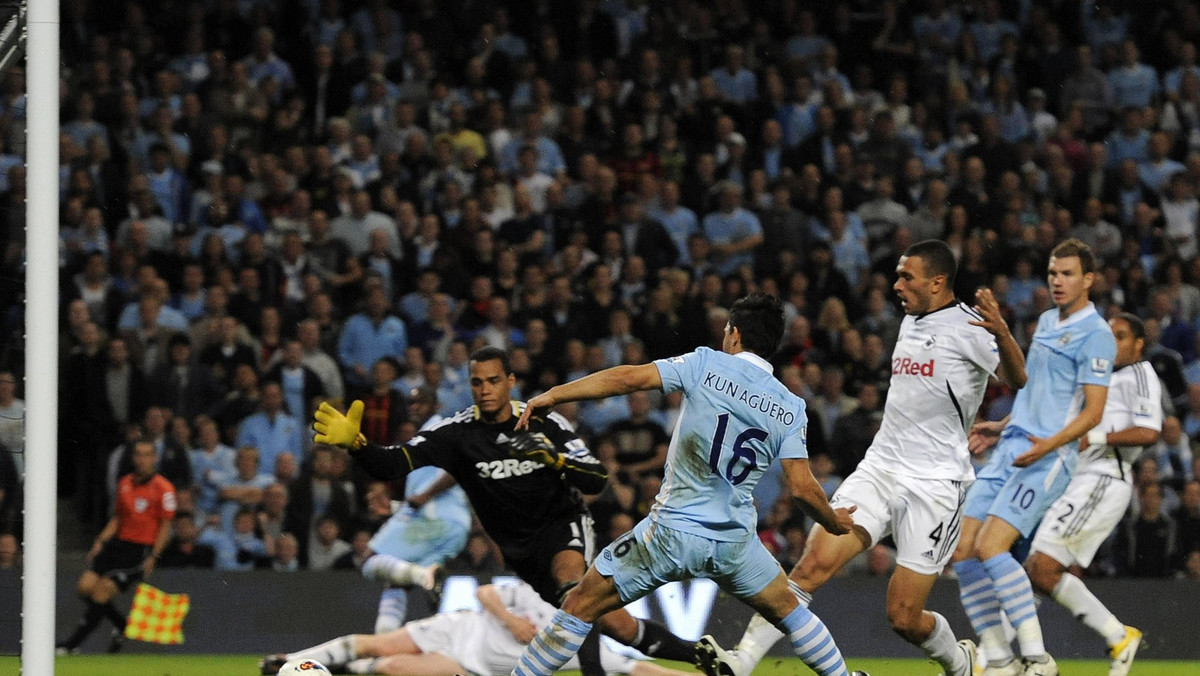 Piłkarze Manchesteru City mimo trudnego początku meczu pewnie pokonali walijskiego beniaminka w Premier League, Swansea FC 4:0 (0:0) w swojej inauguracji rozgrywek. Bohaterem meczu był nowy nabytek The Citizens, Argentyńczyk Sergio Aguero, który pojawił się na boisku w drugiej połowie.