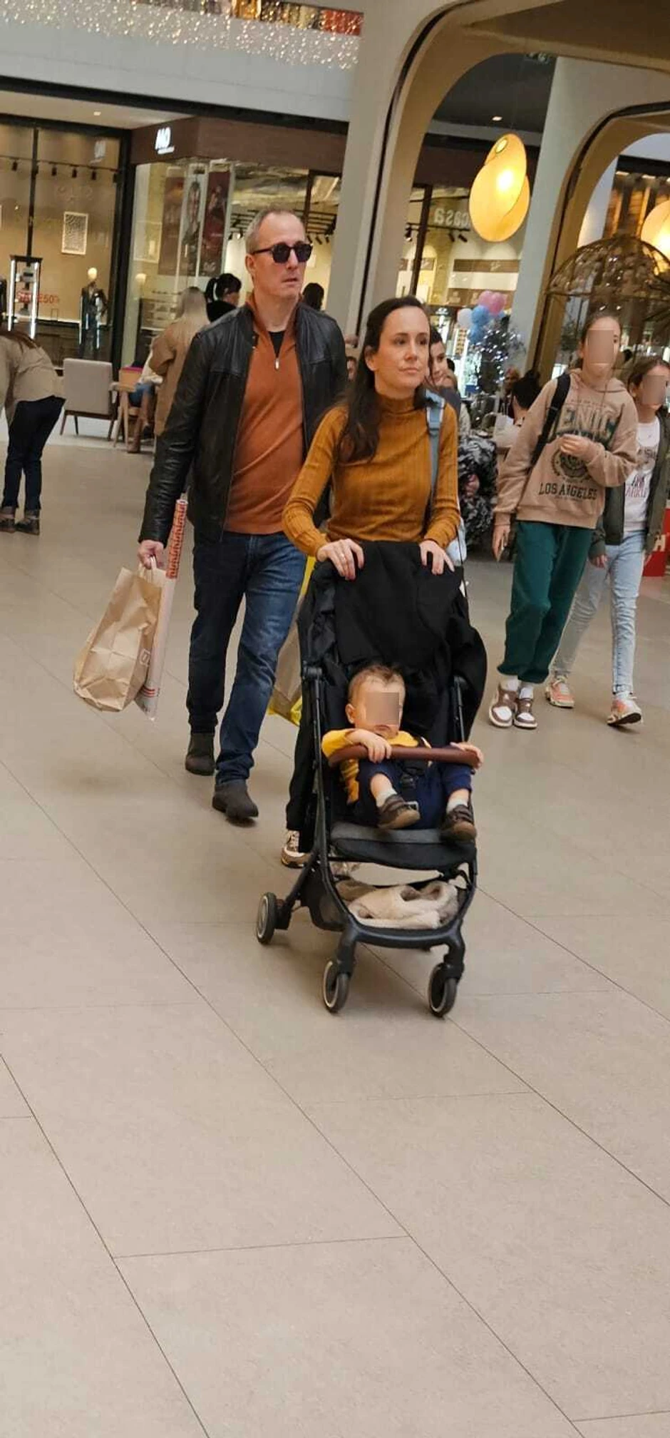 Miloš Timotijević sa suprugom i sinom