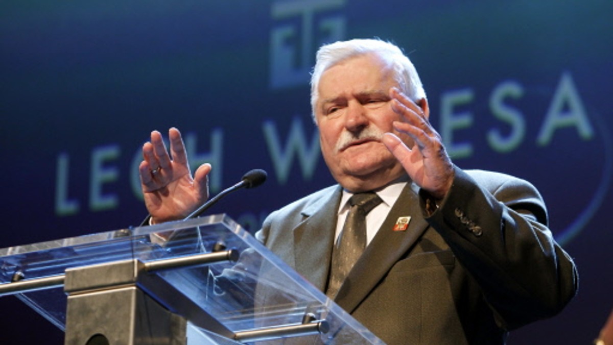 Lech Wałęsa chce zapoznać się z dotyczącymi jego osoby aktami IPN. W środę TK uznał za niezgodny z konstytucją artykuł, na którego podstawie IPN odmawiał udostępniania akt tajnych służb PRL osobom, które te służby uznawały za swych tajnych informatorów.