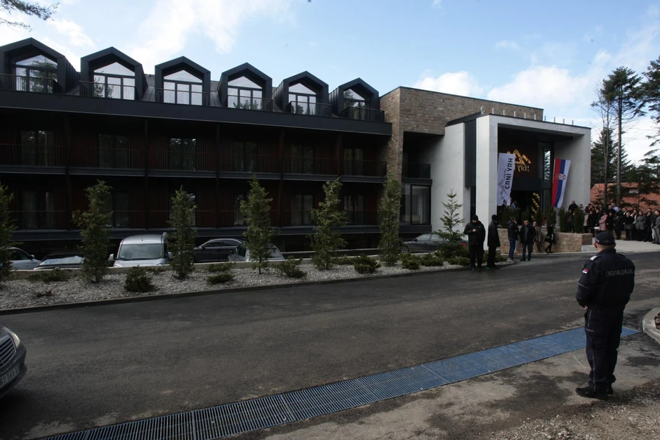 Hotel "Crni vrh" na Divčibarama