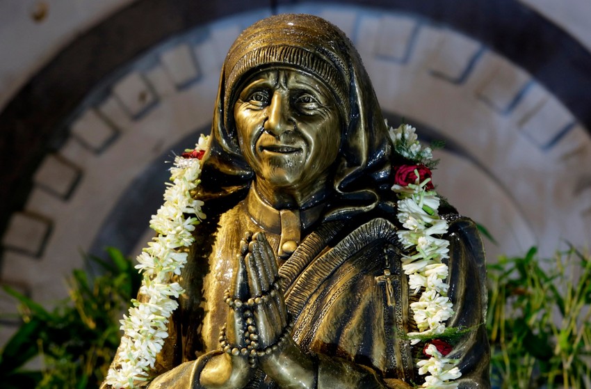 Bronzana statua Majke Tereze u Kalkuti