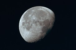 Niezwykłe odkrycie po ciemnej stronie Księżyca. 'Tajemnicze struktury'