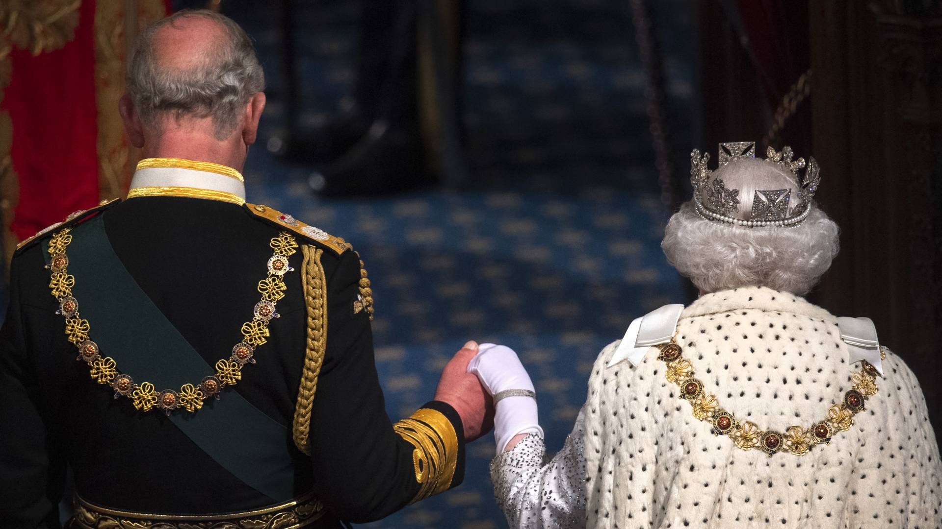 6 fontos különbség III. Károly és II. Erzsébet koronázása között