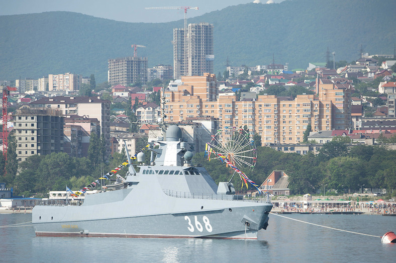 Parady z okazji rosyjskiego święta floty