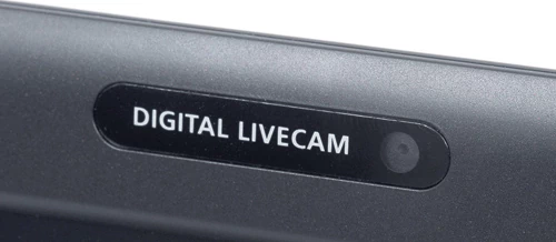 W Samsungu, tak jak we wszystkich testowanych urządzeniach, w górnej listwie obudowy ekranu znajduje się kamera internetowa