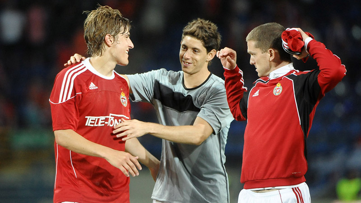 Mecze Wisły Kraków z APOEL Nikozja w ramach 4. rundy (Play-off) Ligi Mistrzów będą transmitowane przez stację nSport HD oraz otwarty kanał Polsatu. Spotkania odbędą się 17 i 23 sierpnia.