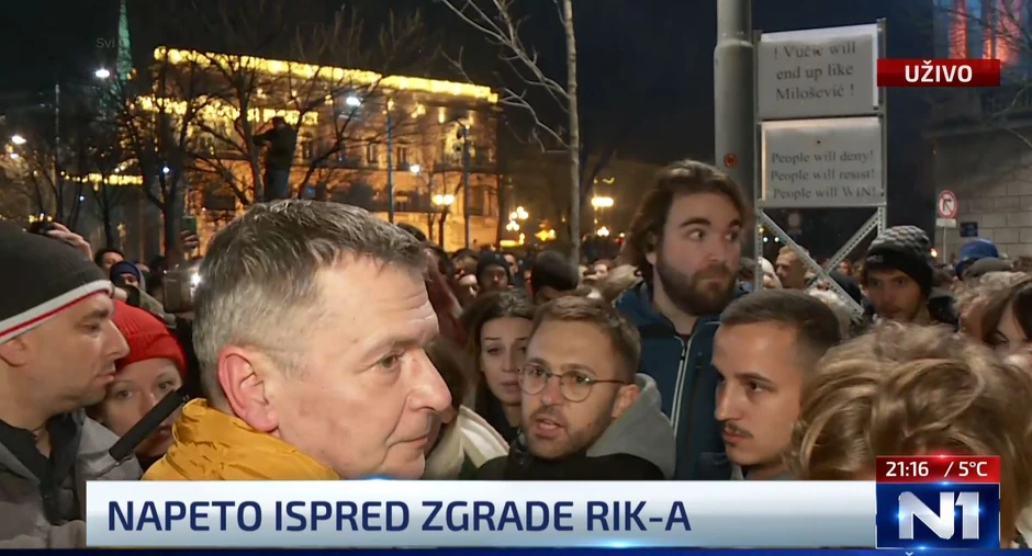 Ćuta ispred RIK-a