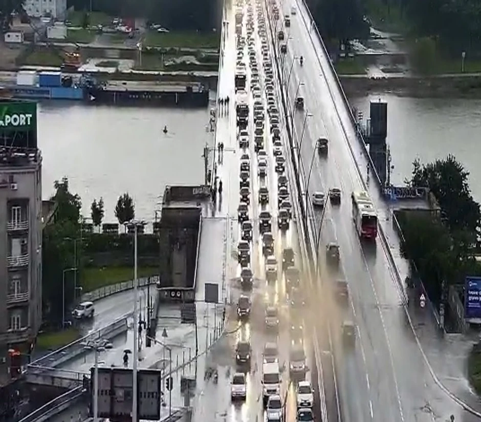 Gužva na Brankovom u smeru ka centru grada