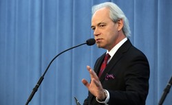 Adam Szejnfeld stracił prawo jazdy. Jechał za szybko w terenie zabudowanym