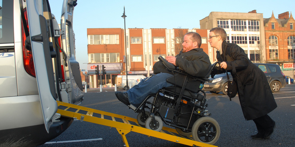 Specjalne samochody przyjadą po osoby niepełnosprawne