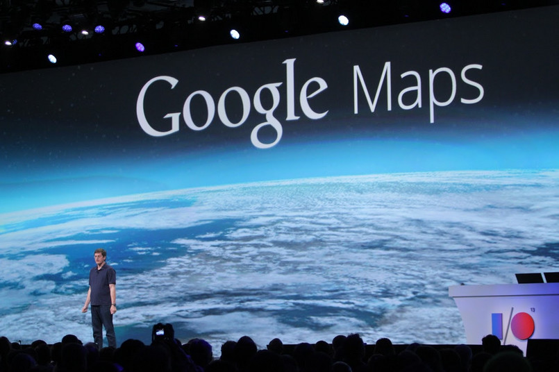 1. Google Maps Zmiany w mapach Google wydają się kosmetyczne, ale to tylko pozory. Wystarczy uruchomić aplikację i wpisać dowolną frazę, aby zauważyć kilka interesujących nowości. Jedną z nich jest możliwość oceniania obiektów umieszczonych na mapach, takich jak restauracje, kina i muzea. Co więcej, już wkrótce Google Maps poinformuje nas o aktualnych promocjach w wybranych sklepach i centrach handlowych. Pojawi się również funkcja Explore, która podpowie nam, jakie miejsca są warte odwiedzenia, a jakie możemy sobie darować. Użytkownicy przeglądarkowej wersji Google Maps będą mogli natomiast tworzyć własne mapy, na których oznaczą ulubione ścieżki rowerowe, punkty widokowe i inne lokalizacje.