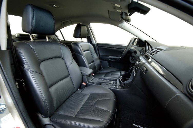 Kompaktowa mazda3 zmierzy się z toyotą auris, hondą civic, vw golfem i oplem astrą