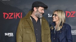 Leszek Lichota przyszedł na premierę z piękną blondynką. Nowa partnerka?