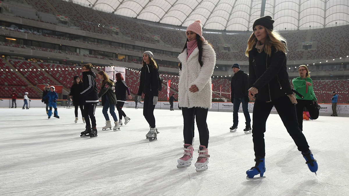 Zima zawitała na PGE Narodowy, a wraz z nią Zimowe Miasteczko. Jazda na łyżwach, zjazdy z górki lodowej, curling oraz karuzela czekają na gości Zimowego Narodowego. Tegoroczną nowością jest "Fitness na łyżwach" oraz strefa MultiSport Lab. Wraz ze startem Zimowego Narodowego ruszył też "Licznik kalorii".