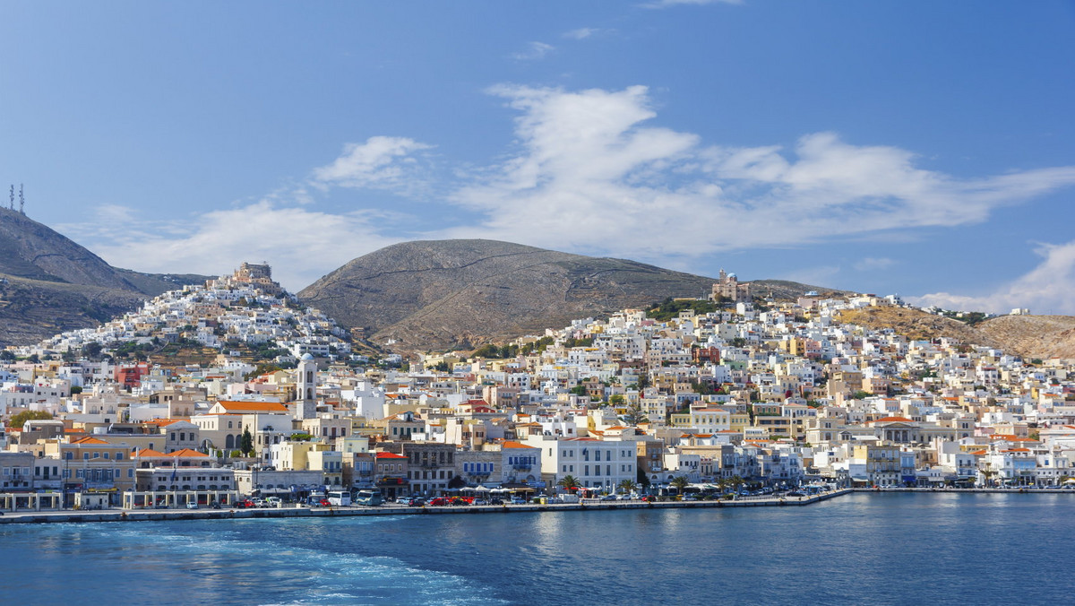 Turyści "najechali Grecję". Mieszkańcy się wyprowadzają