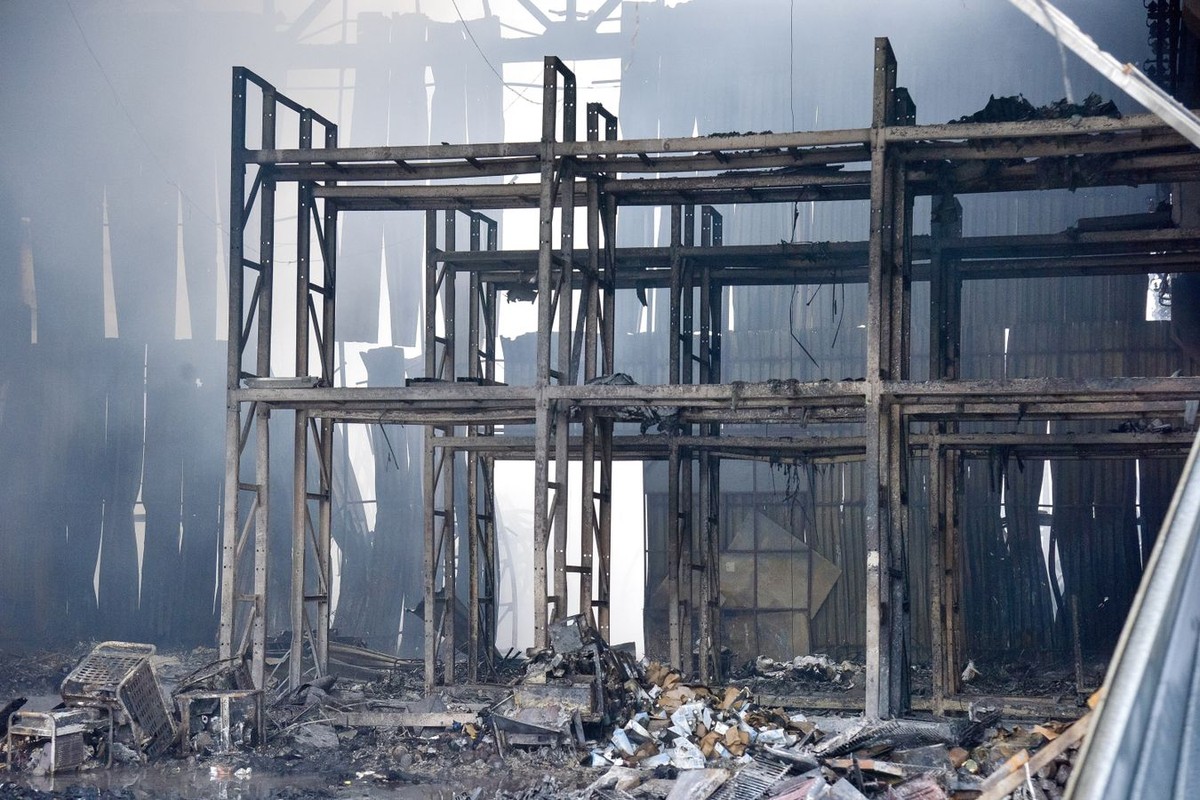 Zniszczony magazyn pomocy humanitarnej