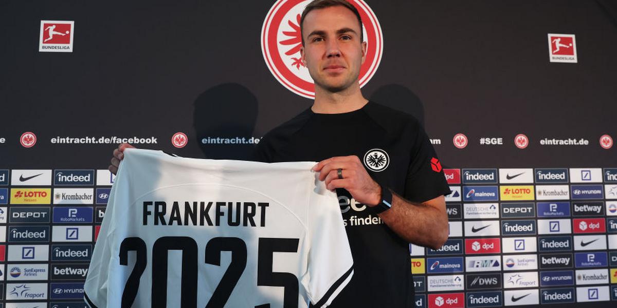 Mario Goetze zachwycił kibiców Eintrachtu. Już brakuje jego koszulek! -  Bundesliga