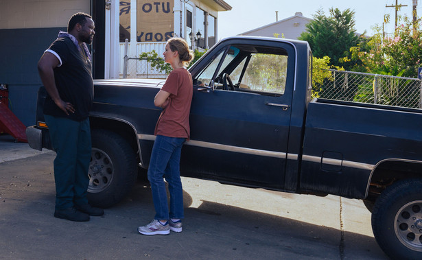 Brian Tyree Henry i Jennifer Lawrence w filmie "Most"