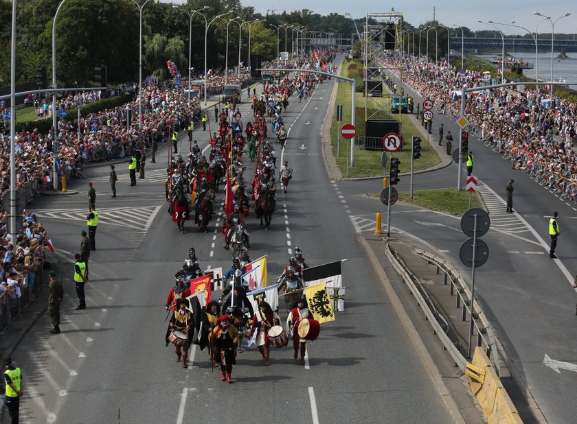 Podziwiaj nasza armię na defiladzie