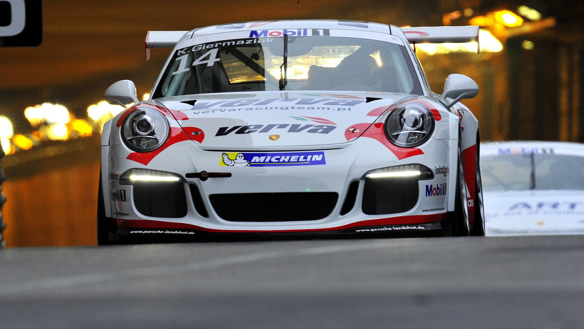 Jakub Giermaziak okazał się najszybszym kierowcą sesji treningowej na torze w Austin, gdzie podczas najbliższego weekendu odbędą się dwie ostatnie odsłony serii Porsche Supercup w sezonie 2015.