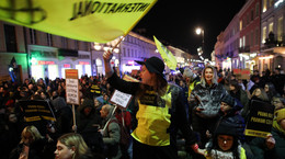 Warszawa, 08.03.2024. Uczestnicy protestu Ogólnopolskiego Strajku Kobiet ws. prawa do aborcji.