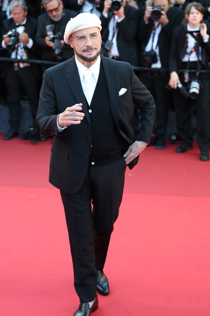 Džon Travolta na crvenom tepihu u Kanu