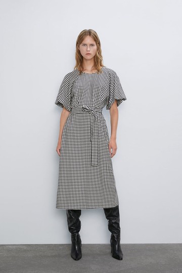 Rövidujjú ruha ZARA 16995 Ft