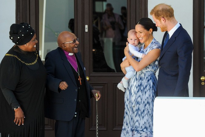 Arči je bio sa roditeljima na njihovom službenom putovanju u Africi prošle godine: u Kejptaunu ga je upoznao nadbiskup Desmond Tutu i njegova ćerka Tandeka 