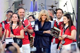 Brižit Makron U ŠIK ODELU održala modnu lekciju iz elegancije: Ovako se oblače PRAVE FRANCUSKINJE