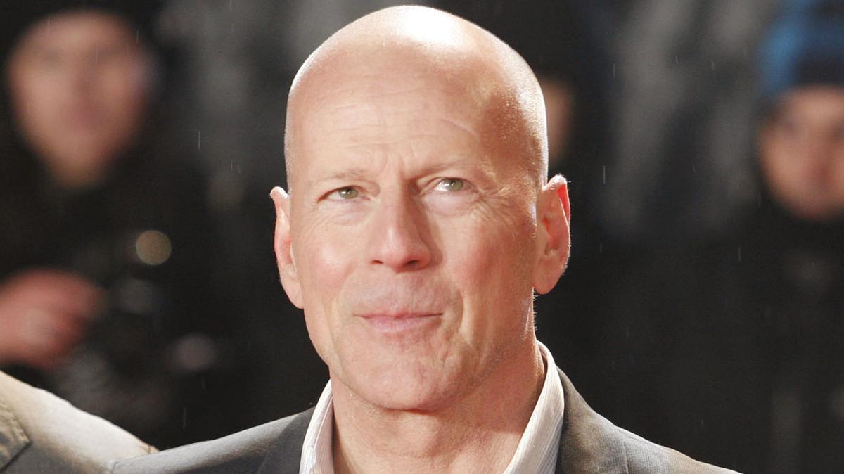 Új, szívbemarkoló hír a demenciával harcoló Bruce Willis állapotáról: Nem tartja magában a felesége, Emma