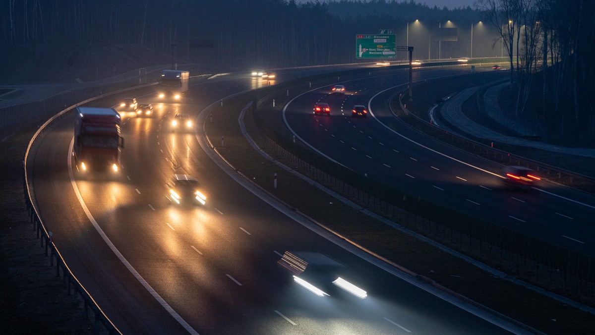 Nocna sytuacja na polskich drogach. Służby apelują o ostrożność