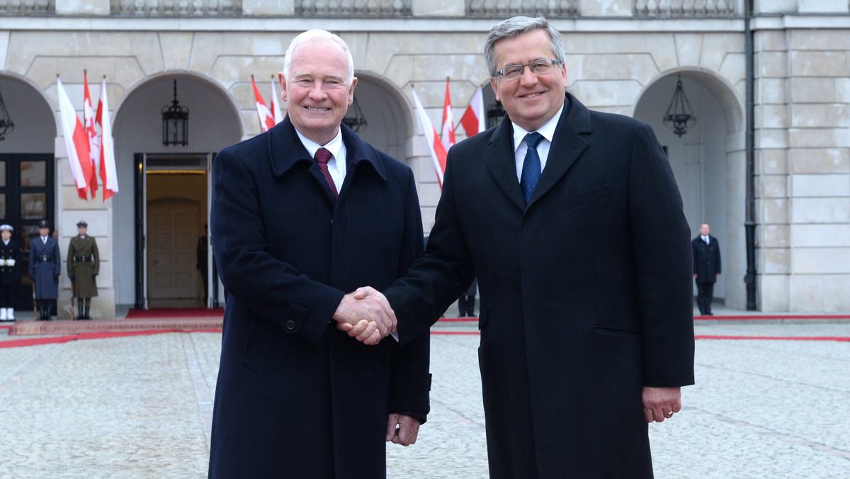Od oficjalnego powitania na dziedzińcu Pałacu Prezydenckiego rozpoczęła się dzisiaj 4-dniowa wizyta w Polsce gubernatora generalnego Kanady Davida Johnstona. Po rozmowie z prezydentem Bronisławem Komorowskim, gubernator spotka się z marszałkami Sejmu i Senatu. Odwiedzi też Kraków.