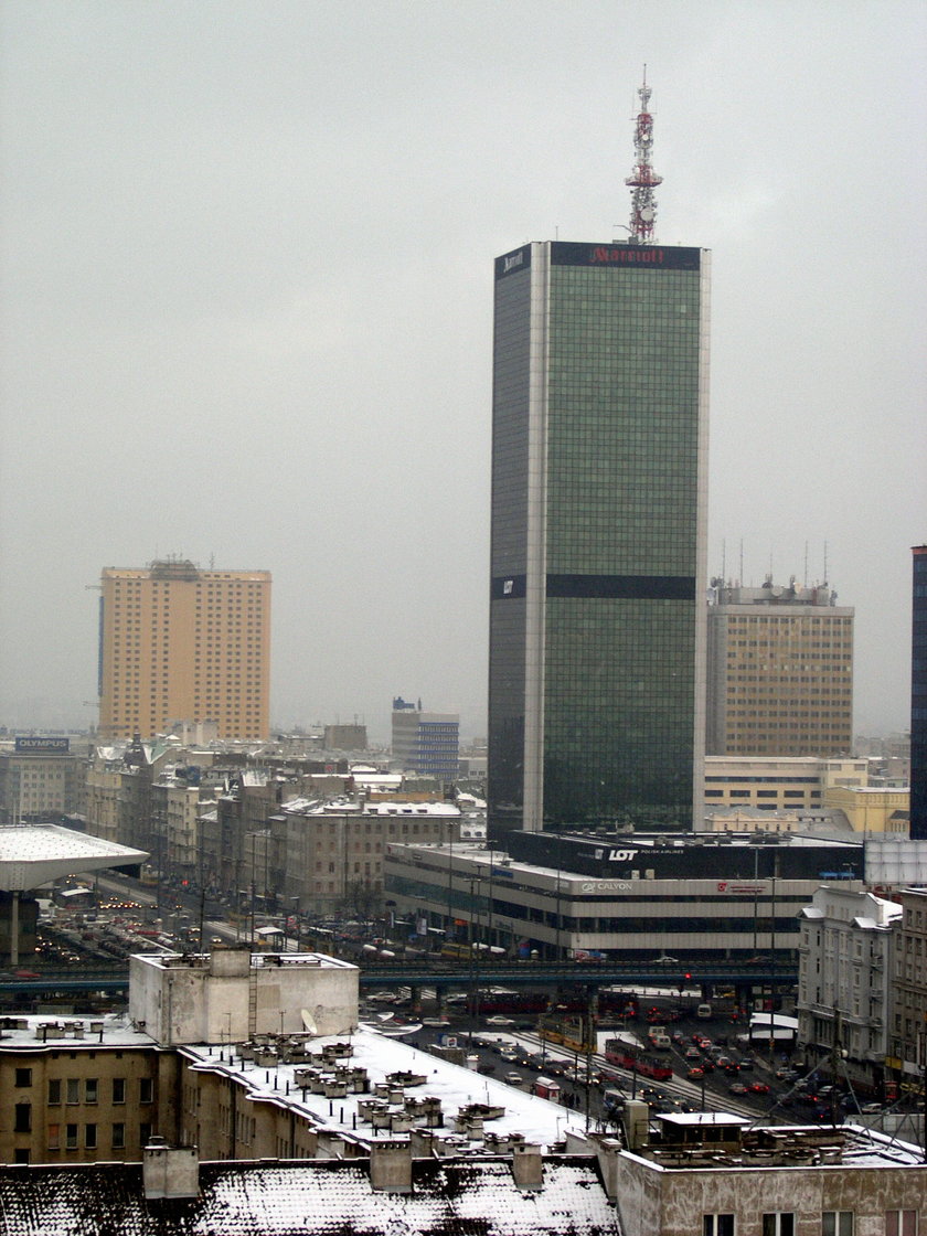 Zawodnicy biegali po schodach hotelu Mariott