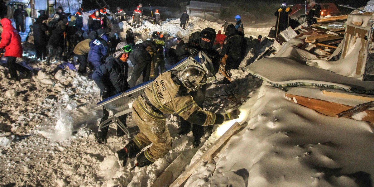 Lawina spadła na ośrodek narciarski.