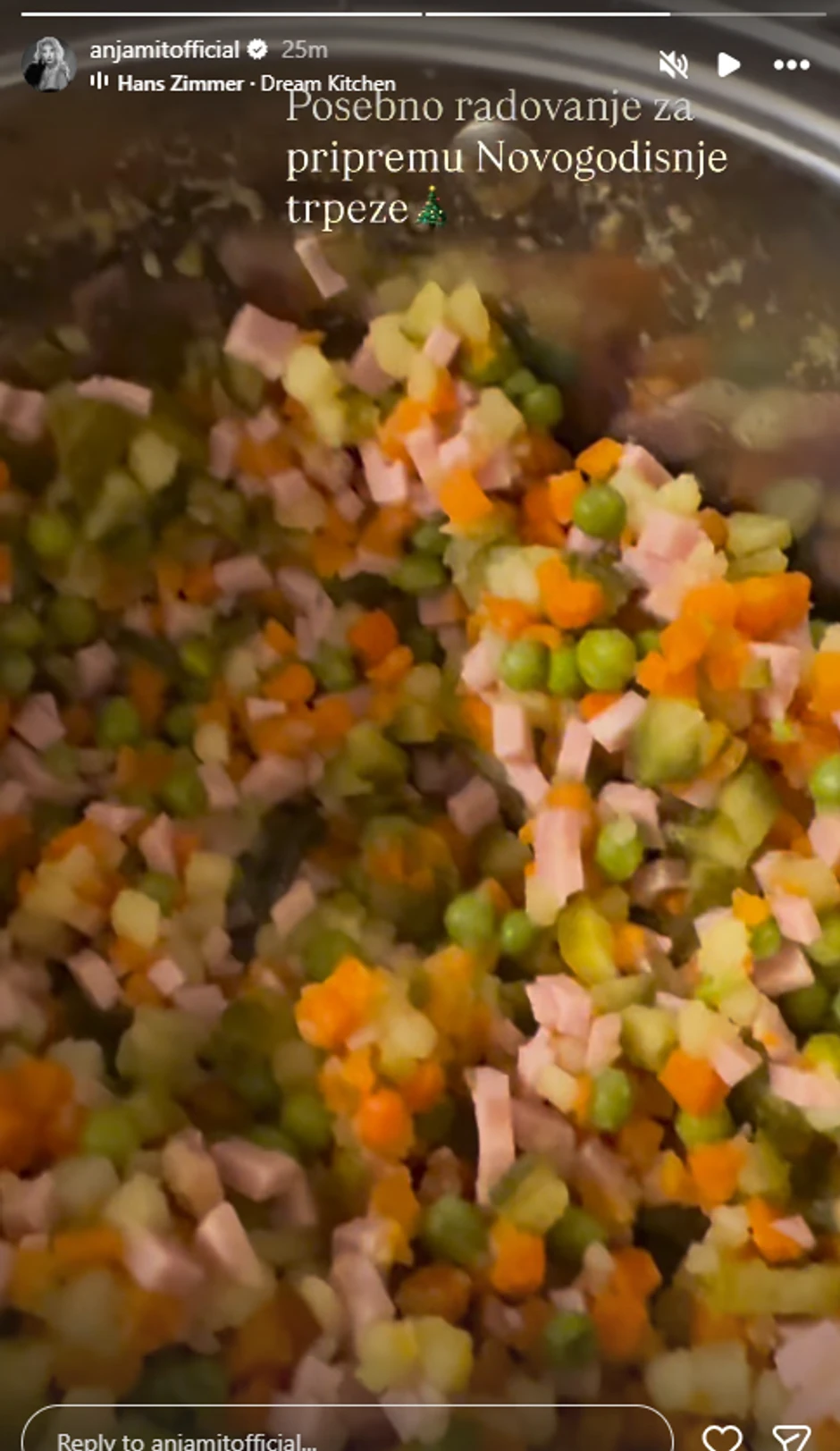 Anja Mit sprema rusku salatu