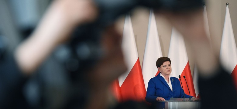 Szydło usztywnia stanowisko. Miało być 100 uchodźców, nie będzie żadnego