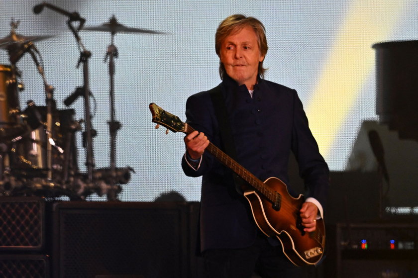 Paul McCartney (80 l.) występuje podczas tegorocznego festiwalu Glastonbury. Jest dumny z tego, że przeżył całe panowanie Elżbiety II (+ 96 l.)
