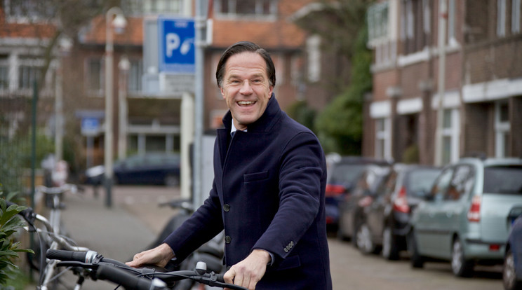 Mark Rutte nem használ szolgálati autót, kerékpárral jár hivatalába, ezért nagyobb veszélyben lehet/Fotó:Northfoto