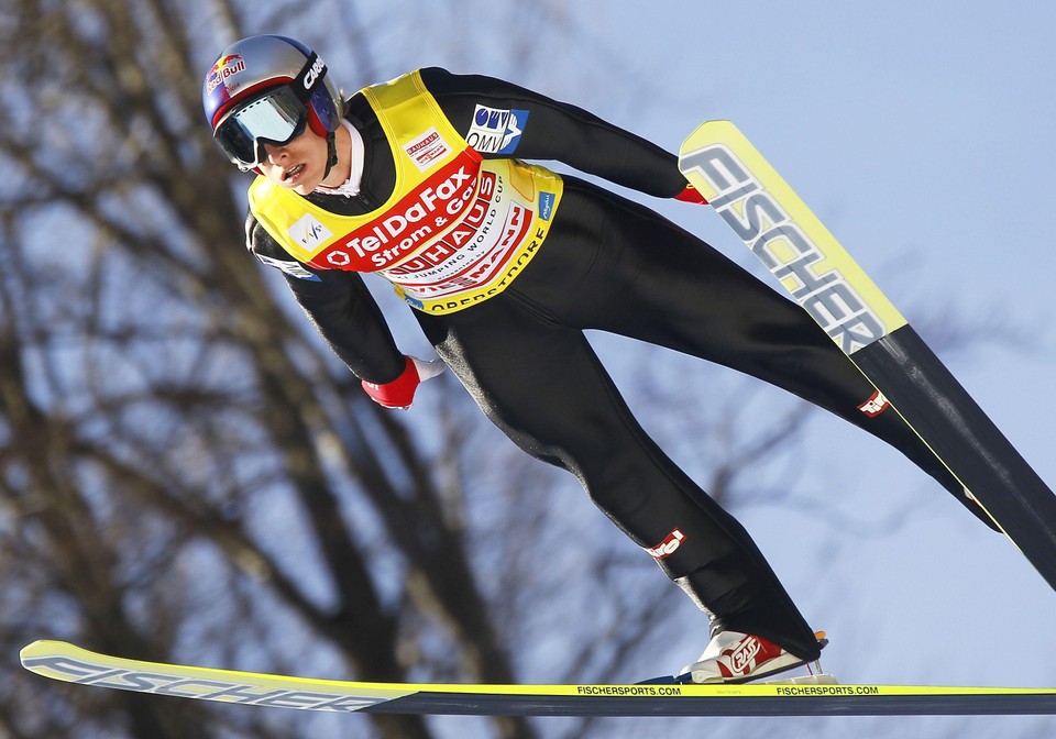 Germany, OBERSTDORF, 2011-02-06T150800Z_01_DOM03_RTRIDSP_3_SKI-JUMPING.jpg