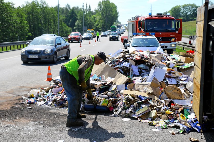 Gigantyczny korek na obwodnicy Trójmiasta. Wszystko przez wypadek śmieciarki