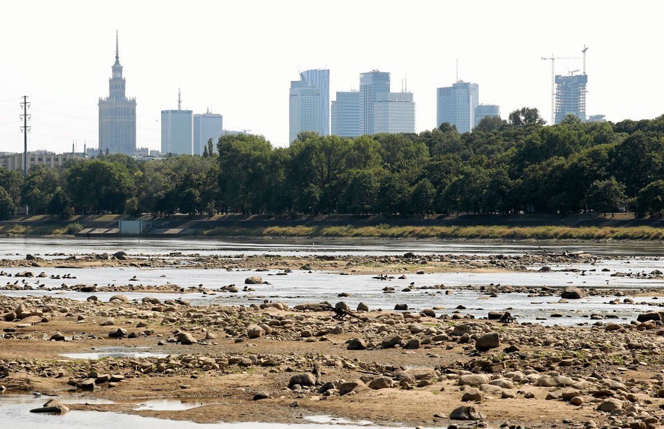 Niski poziom Wisły pomiędzy mostami Gdańskim i Grota